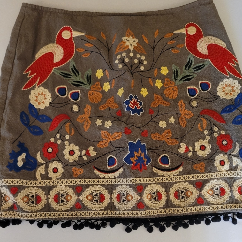 WHIMISICAL embroidered GREEN SKIRT WITH FRINGE WOMENS SZ M